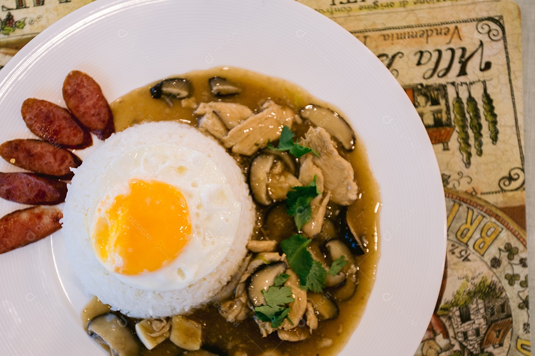 Vista frontal de um delicioso prato de comida