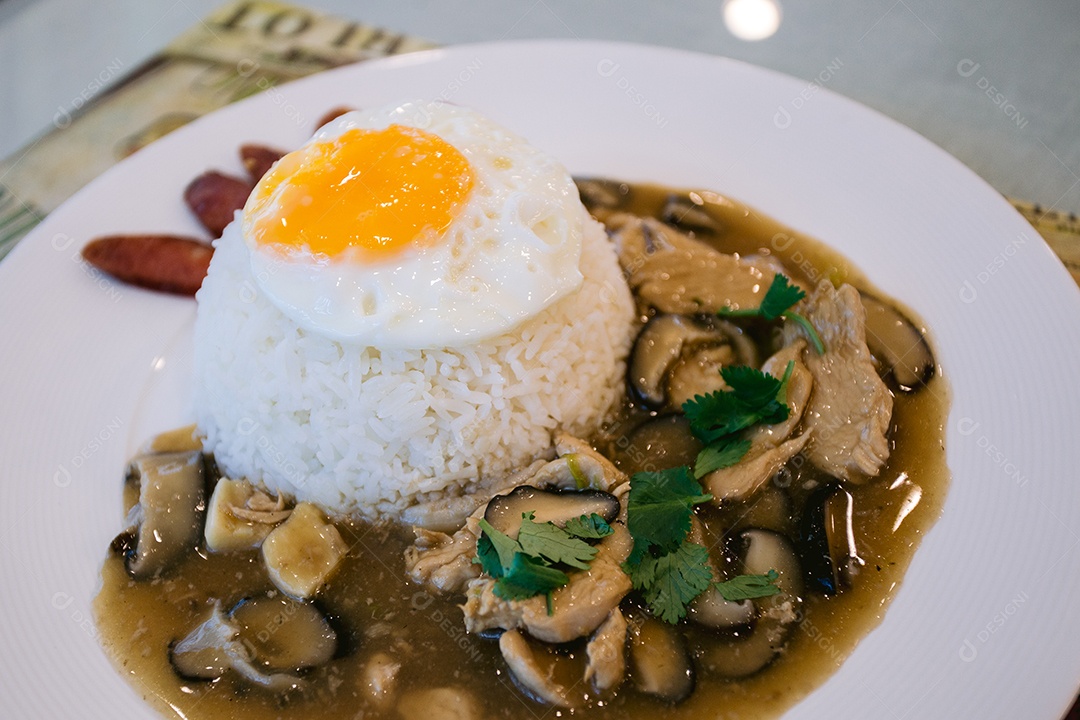 Vista frontal de um delicioso prato de comida