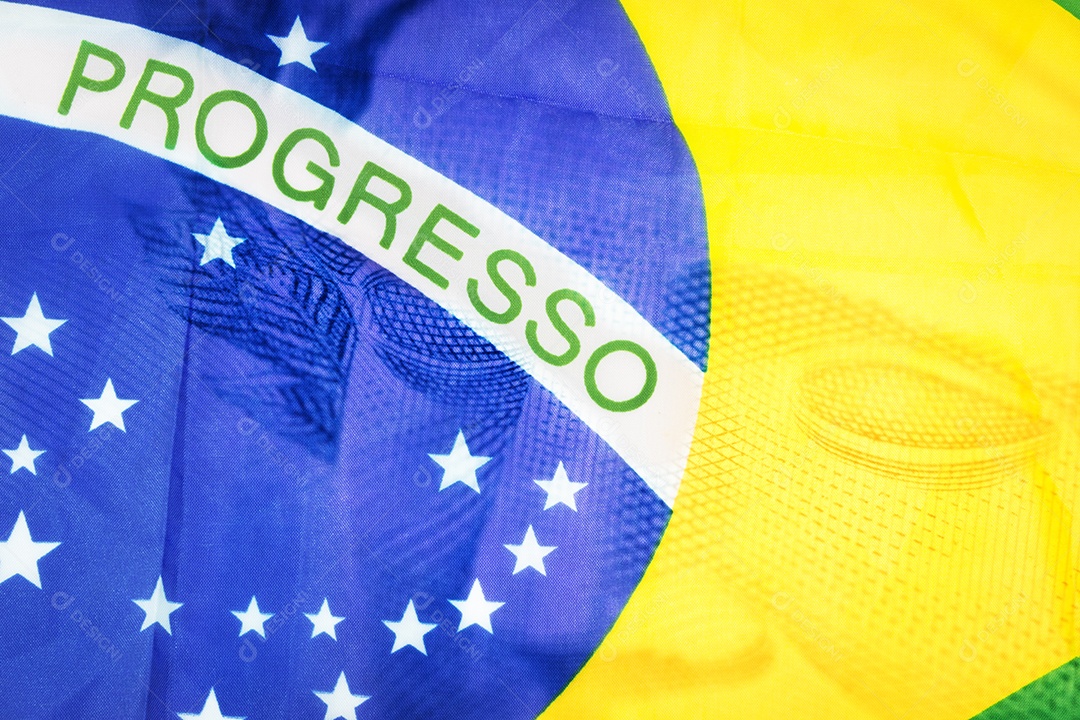 Dinheiro brasileiro chamado Real e bandeira do conceito de imagem do Brasil