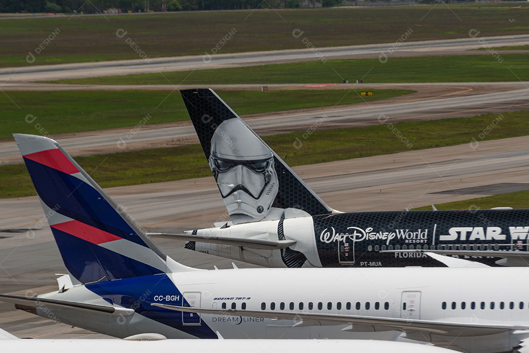 Aeronave pegando voo