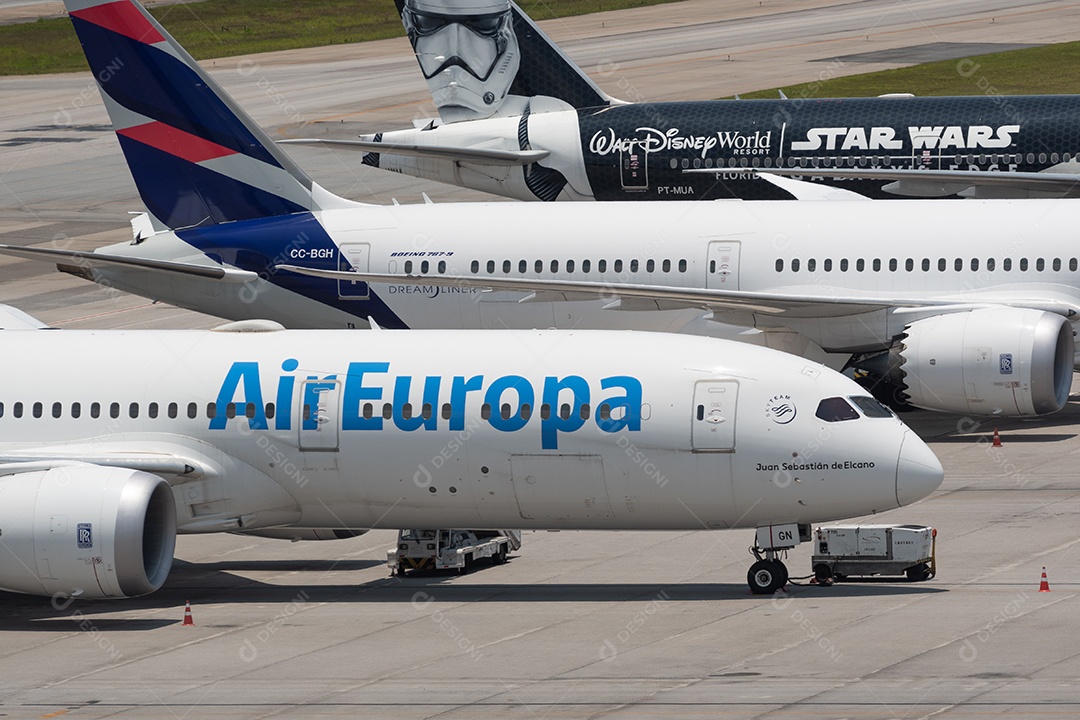 Aeronave pegando voo