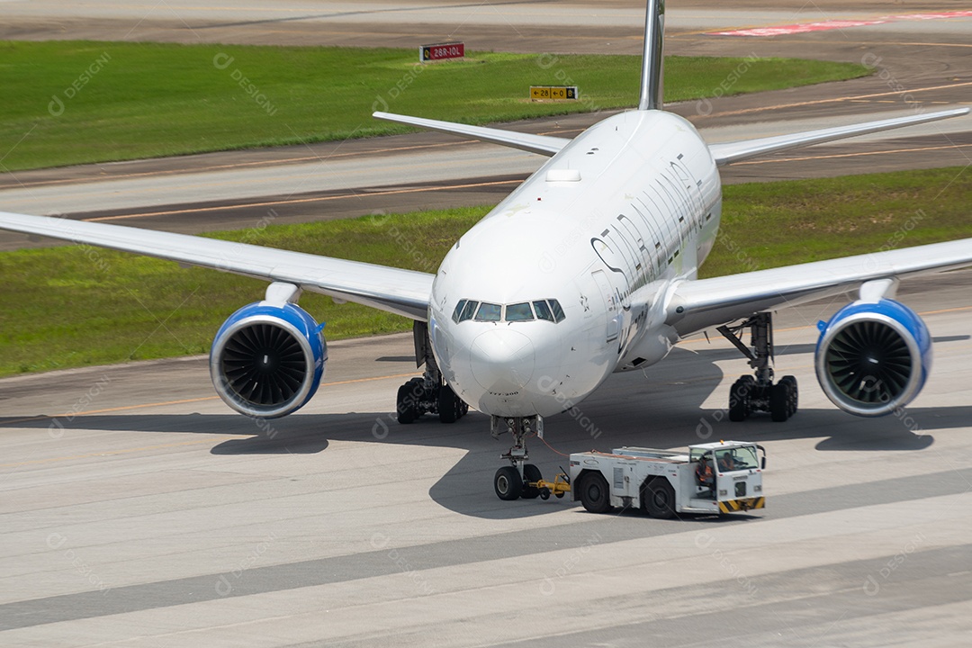 Aeronave pegando voo