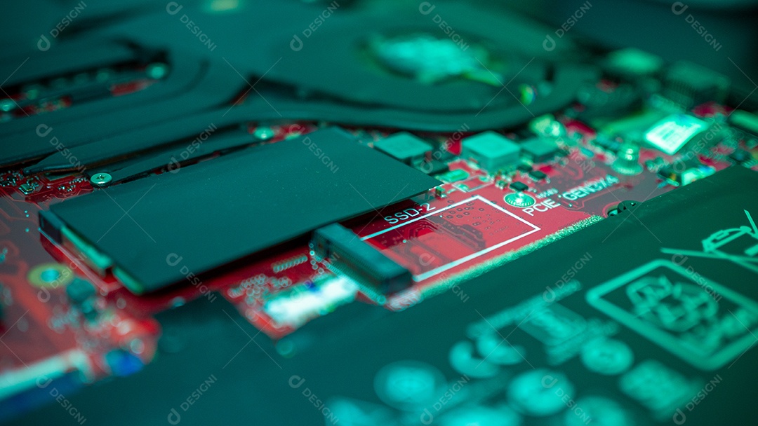 Placa de circuito com microchips de resistores e componente eletrônico.