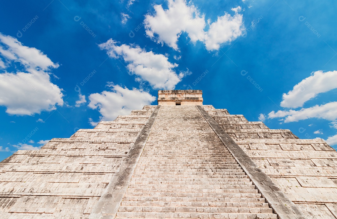 Pirâmide do templo Maia de Kukulcán, México Chichen Itza Maya Ruins