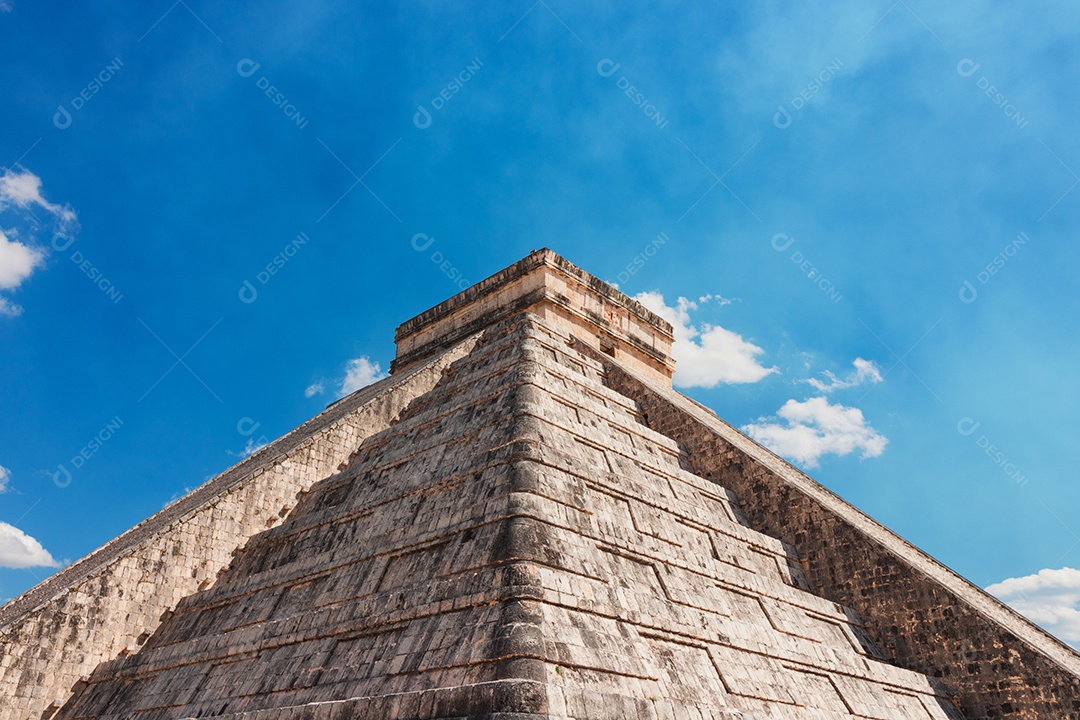 Pirâmide do templo Maia de Kukulcán, México Chichen Itza Maya Ruins