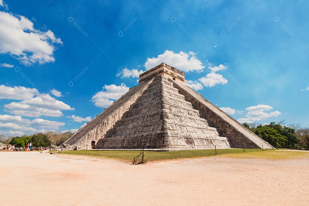 Pirâmide do templo Maia de Kukulcán, México Chichen Itza Maya Ruins