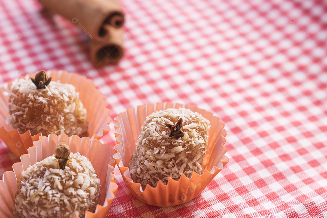 Sobremesa brasileira doce de abóbora, coco e canela. Festa Junina Festa Cultura Brasileira Conceito Imagem.