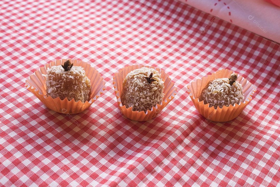 Sobremesa brasileira doce de abóbora, coco e canela. Festa Junina Festa Cultura Brasileira Conceito Imagem.