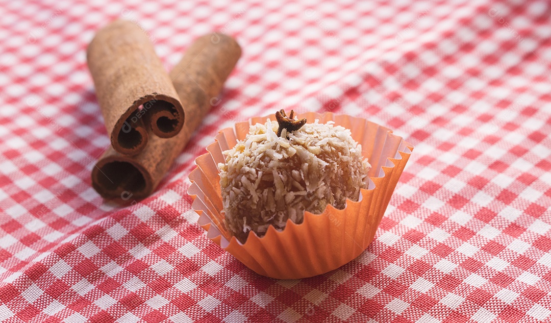 Sobremesa brasileira doce de abóbora, coco e canela. Festa Junina Festa Cultura Brasileira Conceito Imagem.