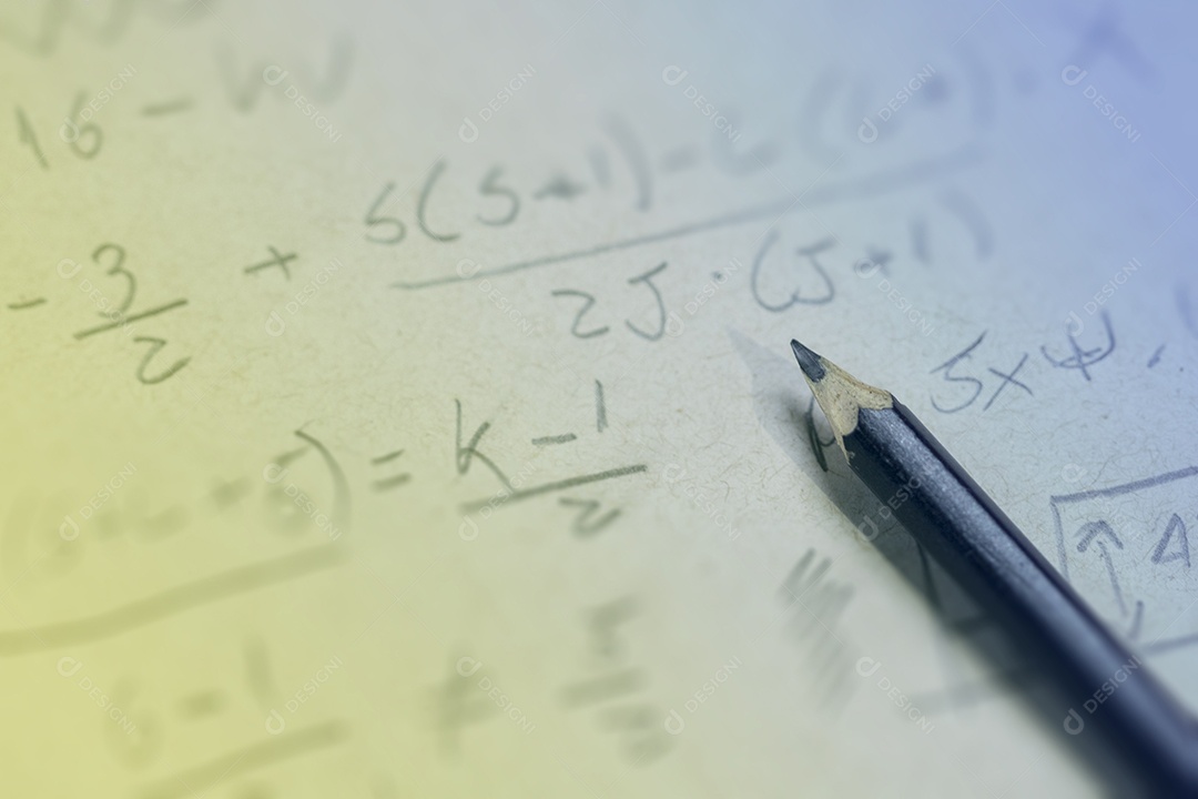 Fórmula de caligrafia em um papel com caneta. Conceito de sucesso comercial