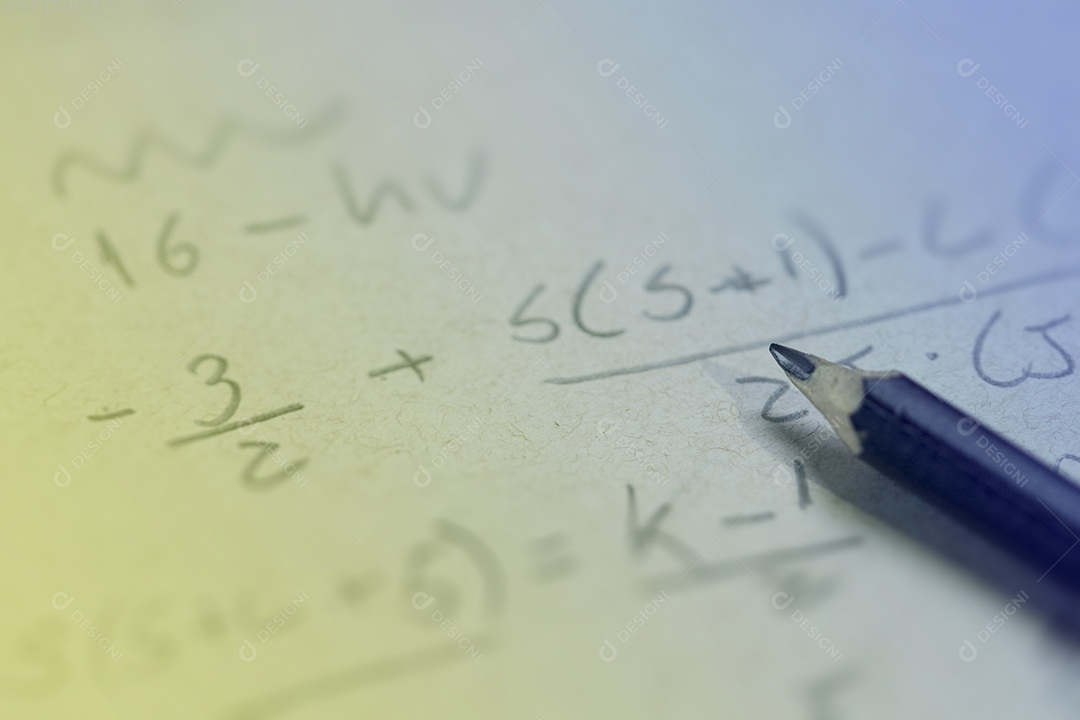 Fórmula de caligrafia em um papel com caneta. Conceito de sucesso comercial