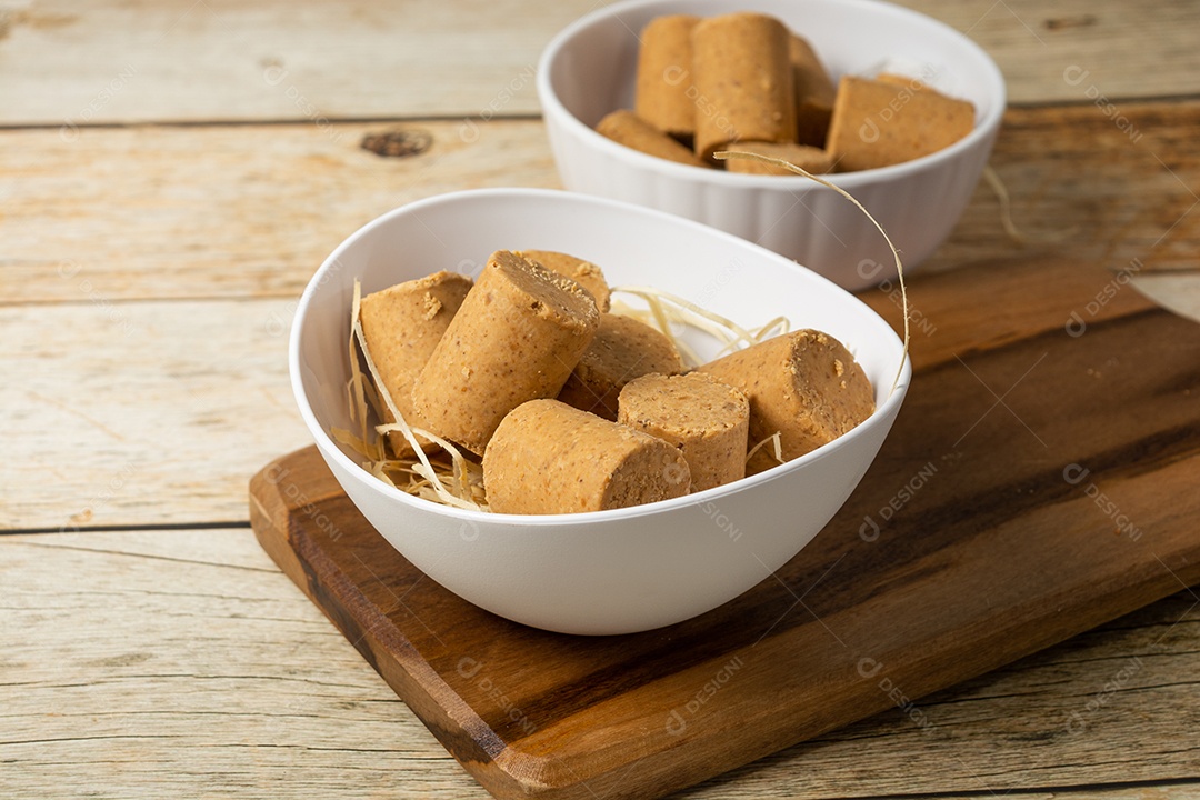 Paçoca ou paçoquinha, comida tradicional brasileira, um doce feito de amendoim