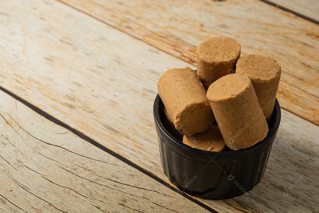 Paçoca ou paçoquinha, comida tradicional brasileira, um doce feito de amendoim