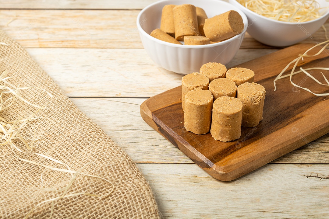 Paçoca ou paçoquinha, comida tradicional brasileira, um doce feito de amendoim