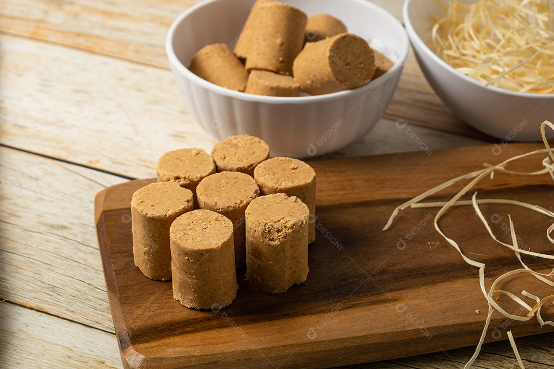 Paçoca ou paçoquinha, comida tradicional brasileira, um doce feito de amendoim