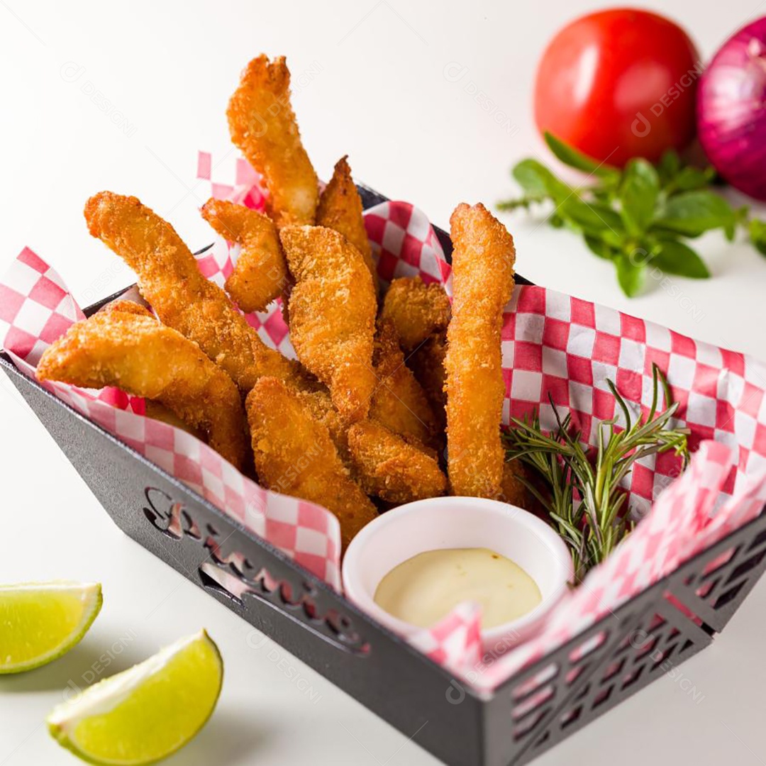 Prato de comida sobre uma mesa de restaurante