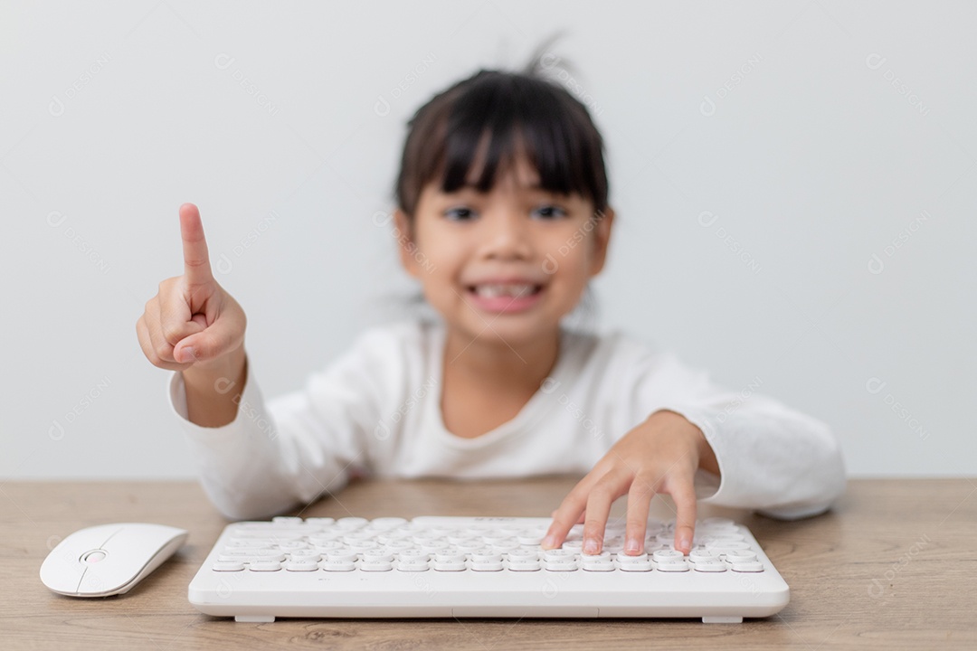 educação, escola e conceito de tela imaginária