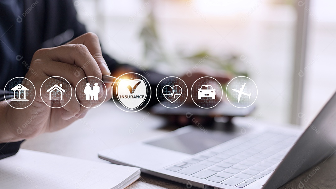 Seguro online na tela virtual. Vida, carro, propriedade, saúde