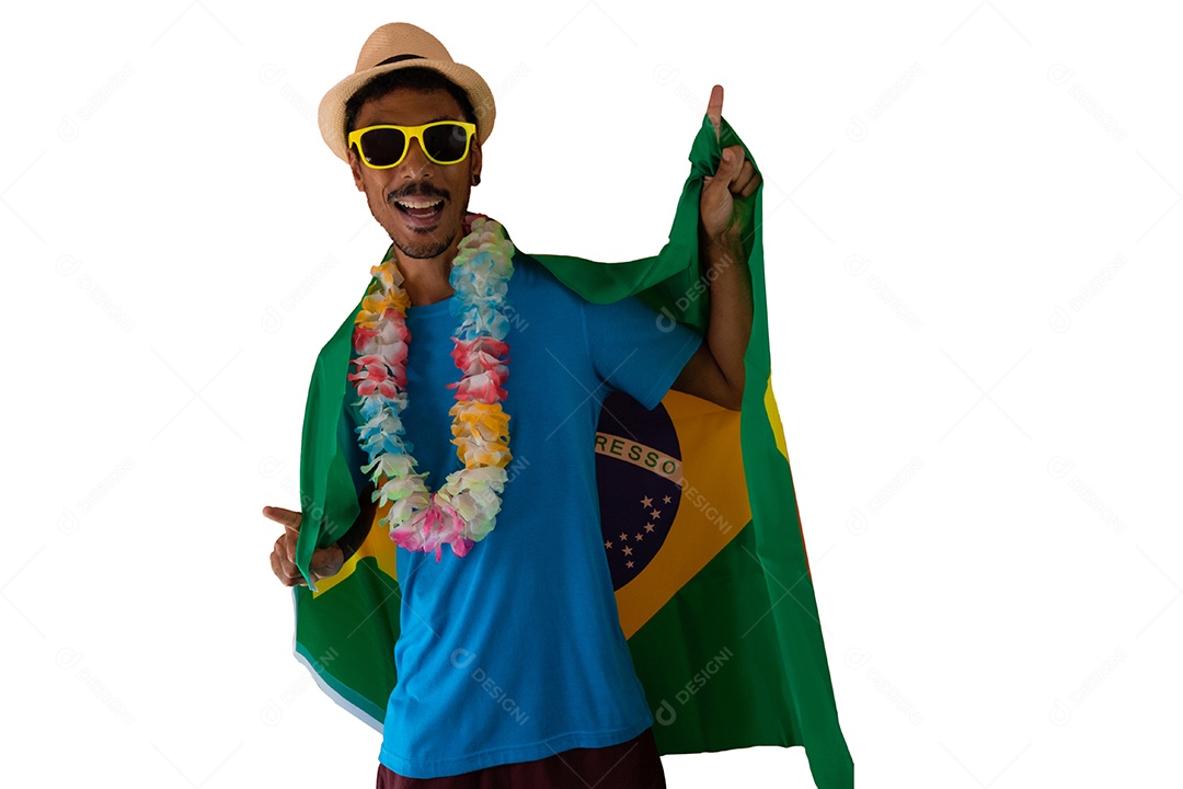 Bonito jovem negro com óculos vestido para o carnaval do Brasil.