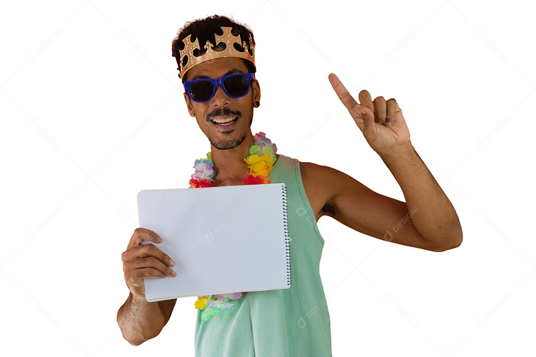 Bonito jovem negro com óculos vestido para o carnaval do Brasil.