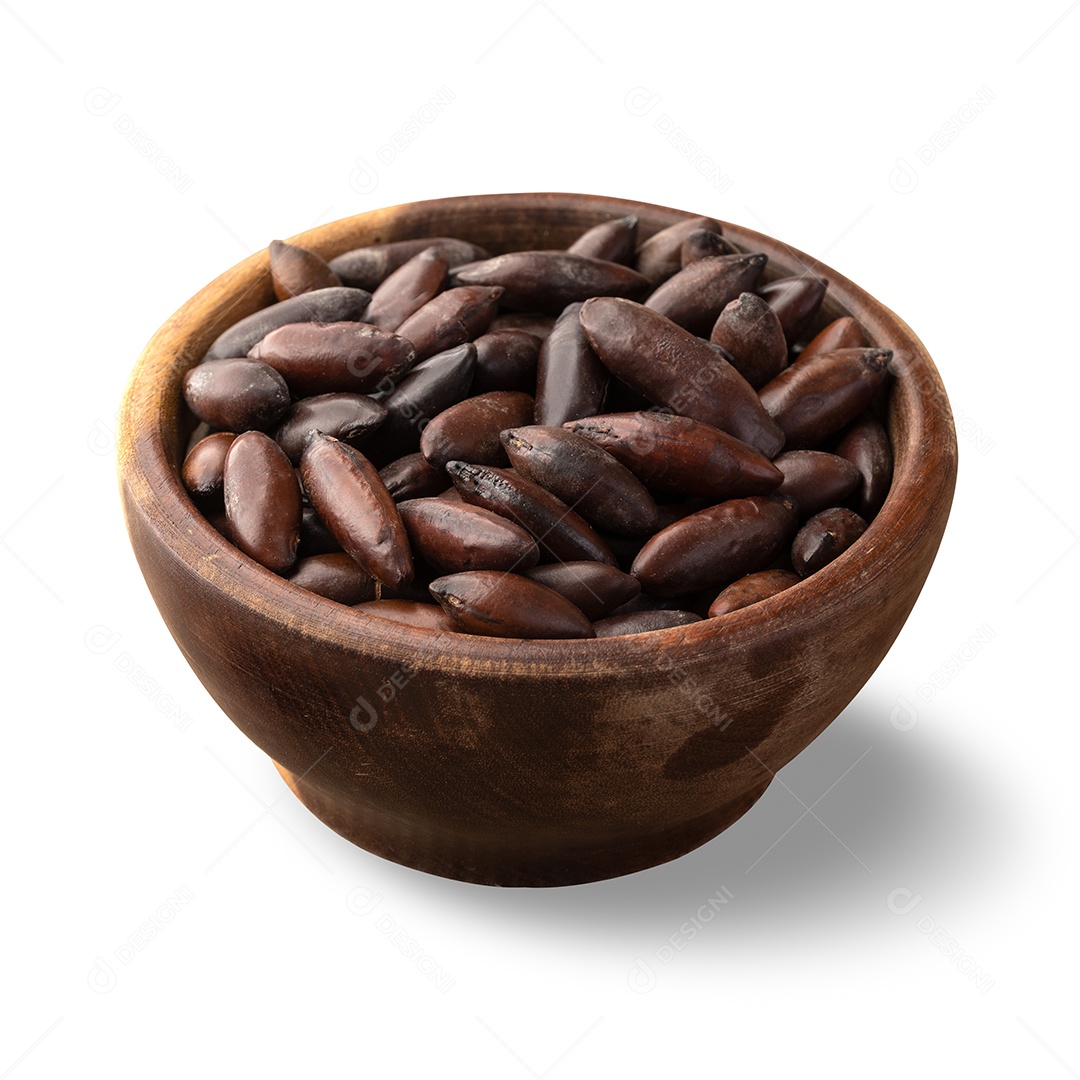 Tigela de castanha de baru brasileira isolada sobre fundo branco.