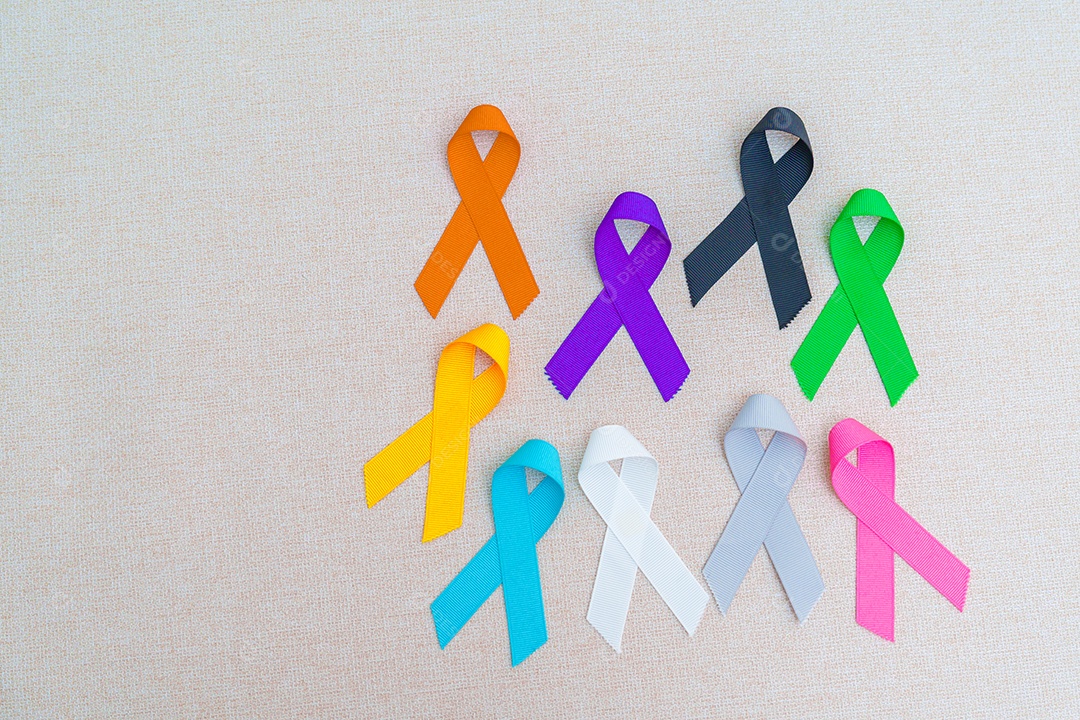 Dia mundial do câncer, 4 de fevereiro. Fitas coloridas para apoiar as pessoas que vivem e estão doentes