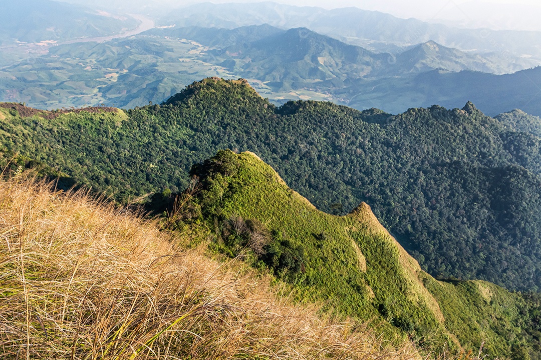 Vista da montanha Phu Chi Dao ou Phu Chee Dao em Chiang Rai