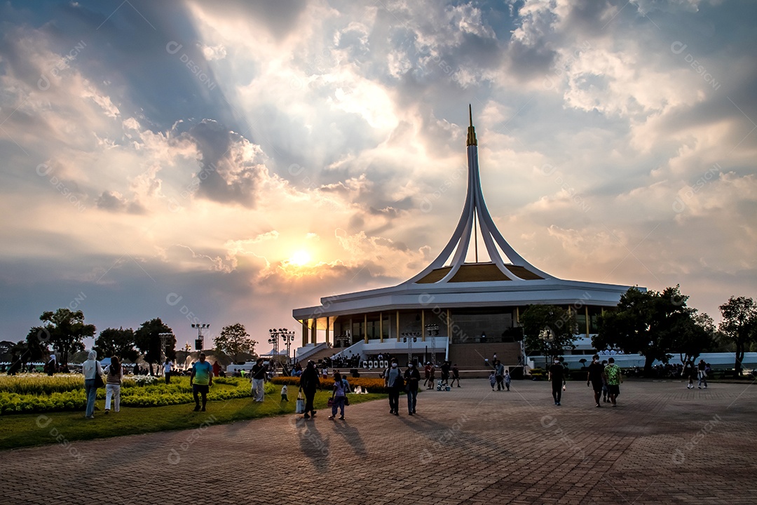 Suan Luang Rama IX no pôr do sol ou entardecer Bangkok, Tailândia