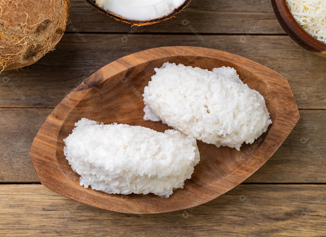 Cocada, doce de coco latino-americano tradicional com coco ralado.