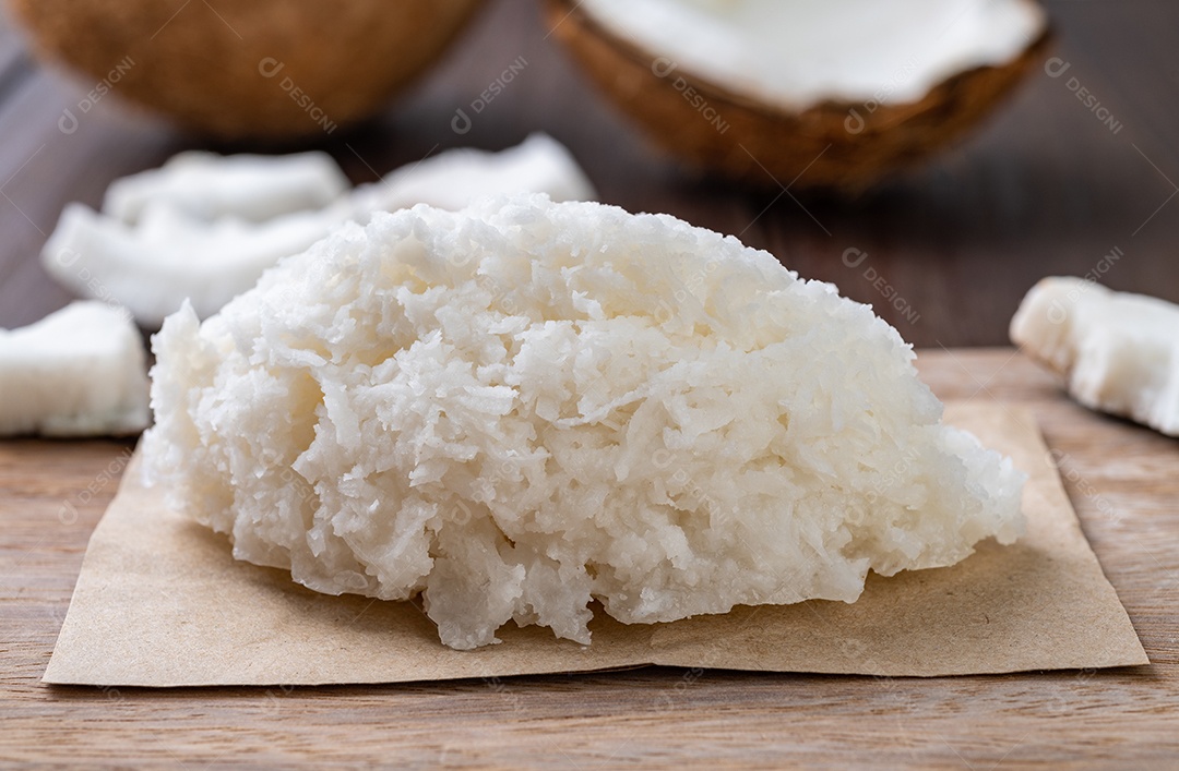 Cocada, doce de coco latino-americano tradicional com coco ralado.