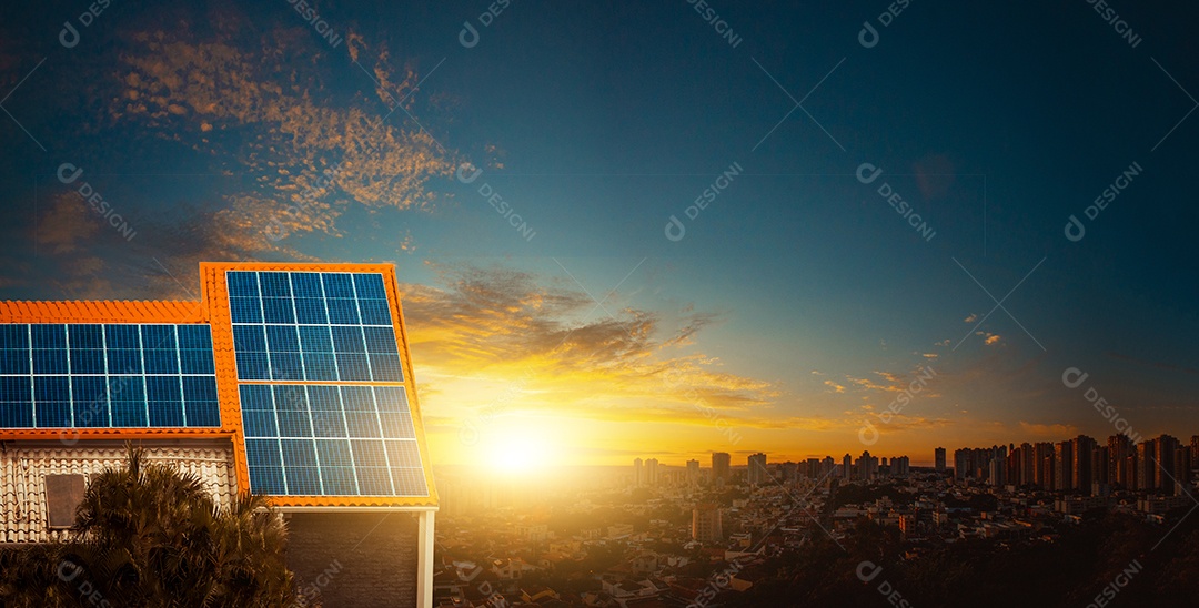 Painel solar fotovoltaico no telhado de uma casa