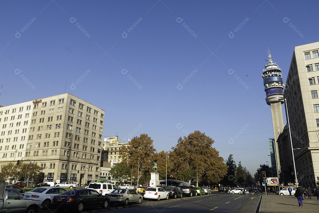 Linda cidade movimentada carros automóveis