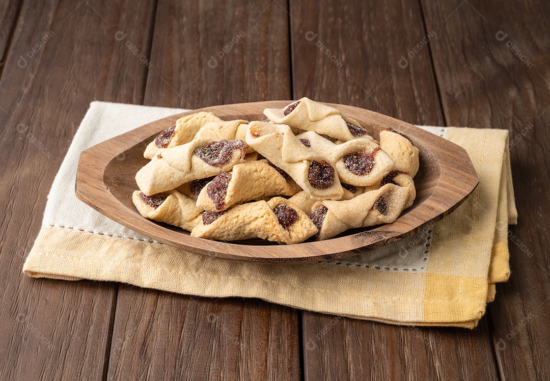 Goiabinha ou beliscão, recheio de goiaba caseiro tradicional brasileiro