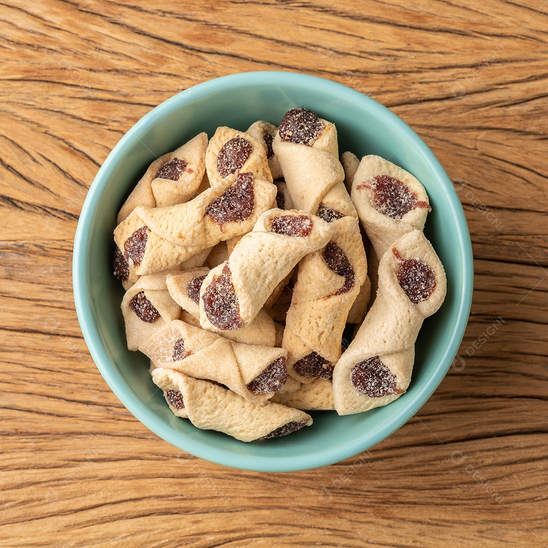 Goiabinha ou beliscão, recheio de goiaba caseiro tradicional brasileiro