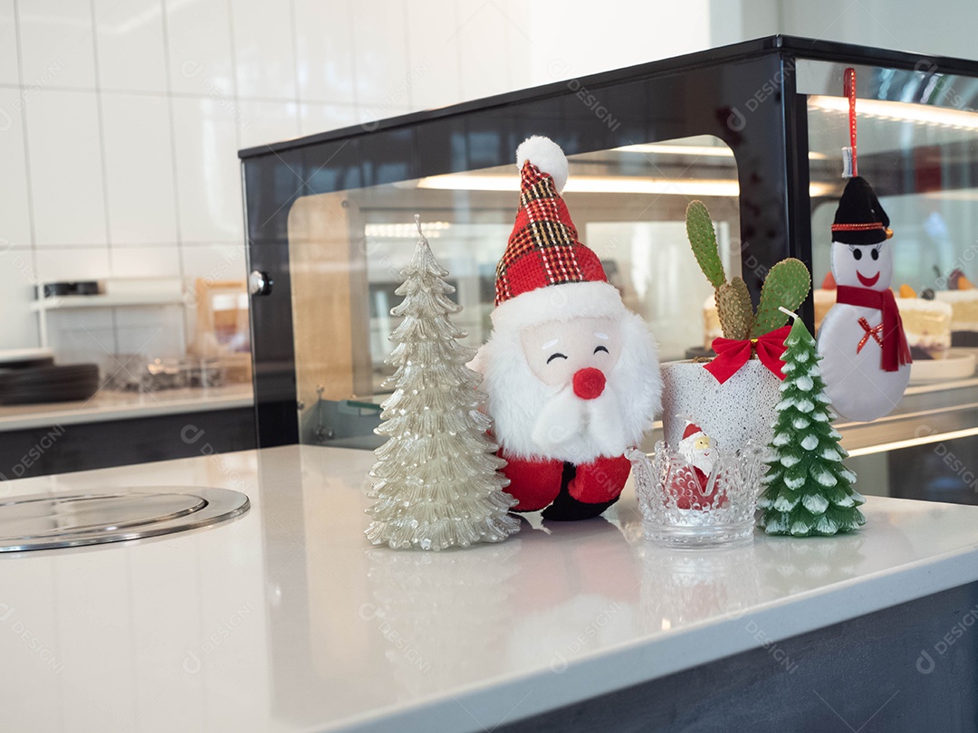 Linda decoração natalina em uma cozinha moderna