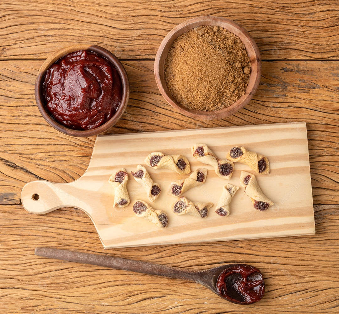 Goiabinha ou beliscão, recheio de goiaba caseiro tradicional brasileiro