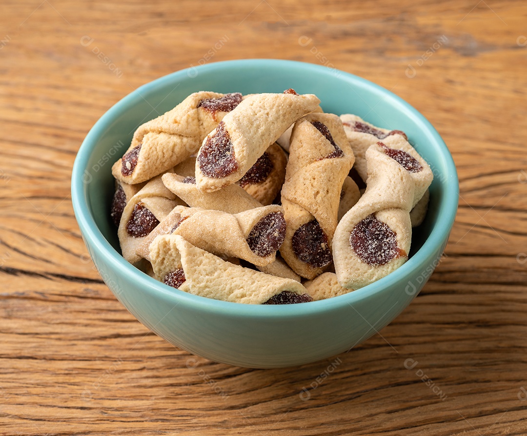 Goiabinha ou beliscão, recheio de goiaba caseiro tradicional brasileiro