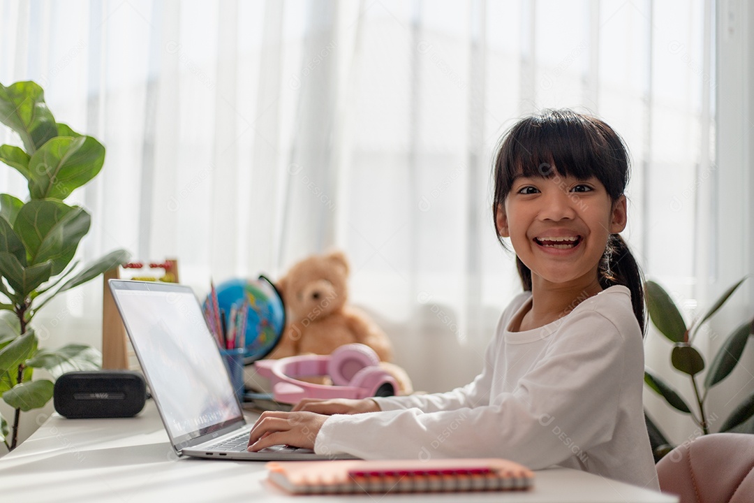 Estudantes da Ásia aprendem em casa a codificar carros robôs e eletrônicos