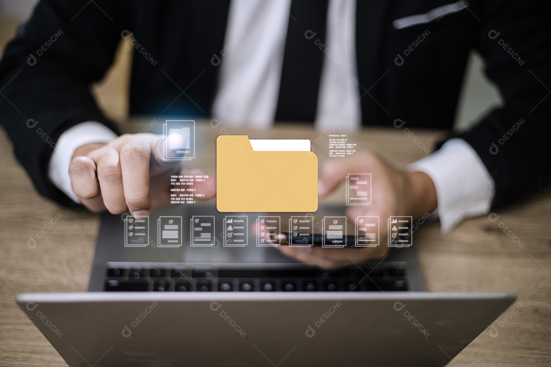 Dispositivo digital de toque do dedo do empresário, holograma hud com ícones de documentos de escritório e binário