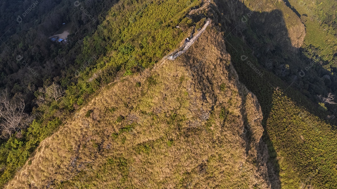Vista da montanha Phu Chi Dao ou Phu Chee Dao em Chiang Rai