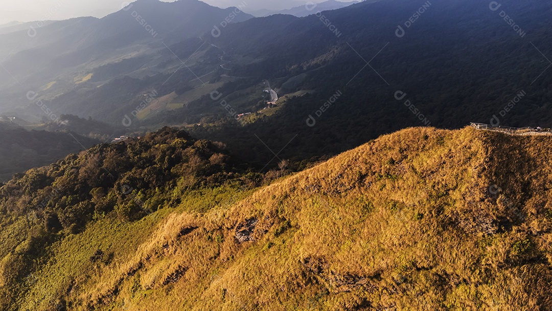Vista da montanha Phu Chi Dao ou Phu Chee Dao em Chiang Rai, Tailândia