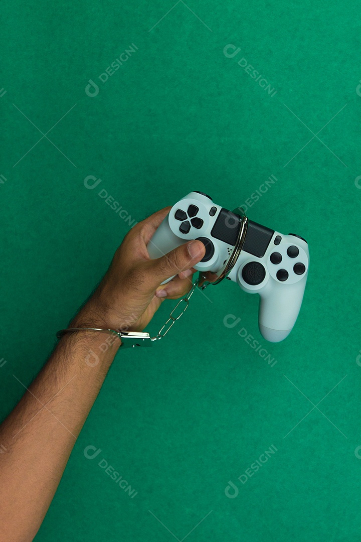 Joystick e algemas do jogo de vídeo isolados.