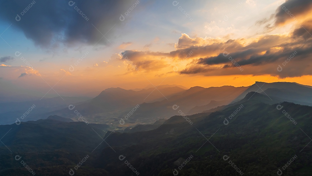 Vista da montanha Phu Chi Dao ou Phu Chee Dao em Chiang Rai, Tailândia