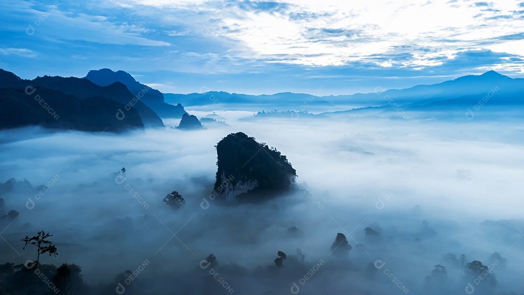 Vista aérea do Parque Nacional de Phu Lanka, província de Phayao, ao norte da Tailândia