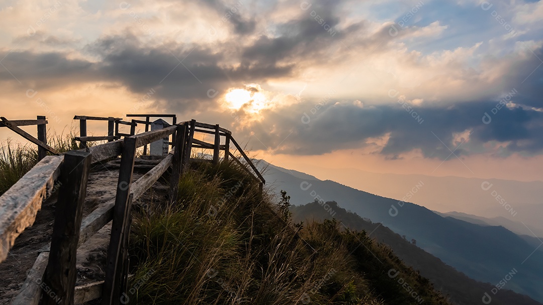 Vista da montanha Phu Chee Fah em Chiang Rai, Tailândia