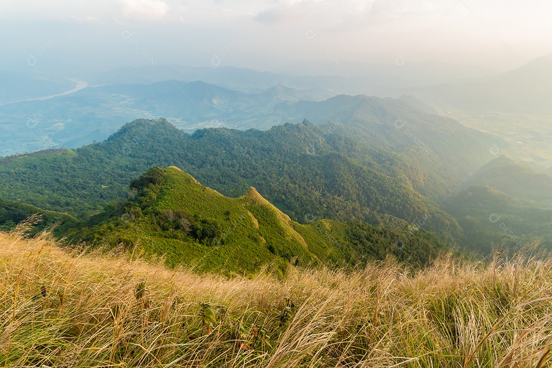 Vista da montanha Phu Chee Fah em Chiang Rai, Tailândia