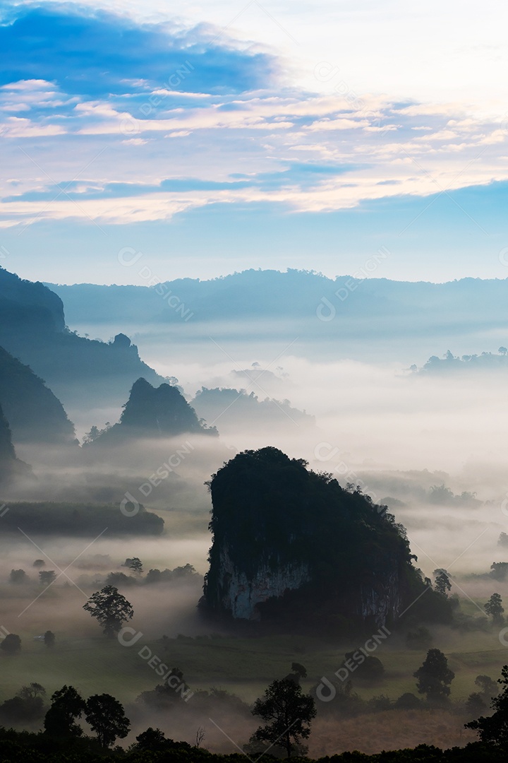 Vista aérea do Parque Nacional de Phu Lanka, província de Phayao, ao norte da Tailândia