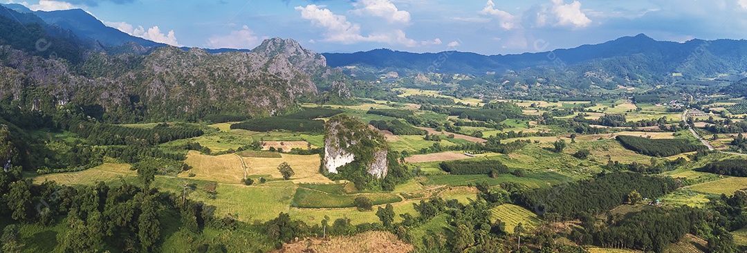 Vista aérea do Parque Nacional de Phu Lanka, província de Phayao, ao norte da Tailândia