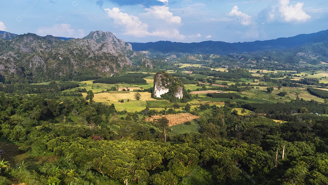 Vista aérea do Parque Nacional de Phu Lanka, província de Phayao, ao norte da Tailândia