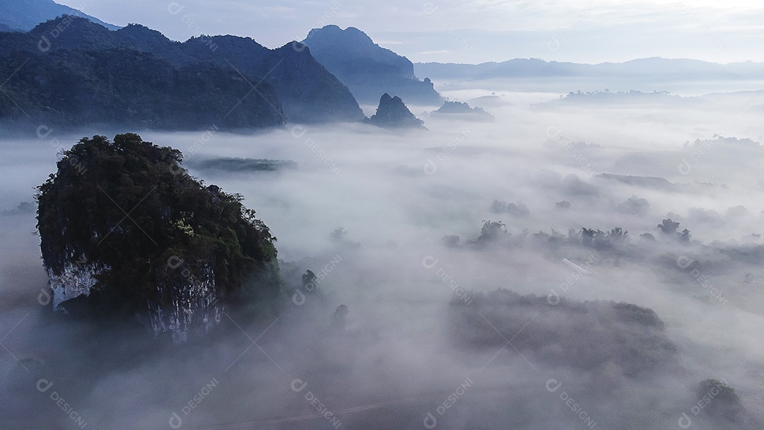 Vista aérea do Parque Nacional de Phu Lanka, província de Phayao, ao norte da Tailândia